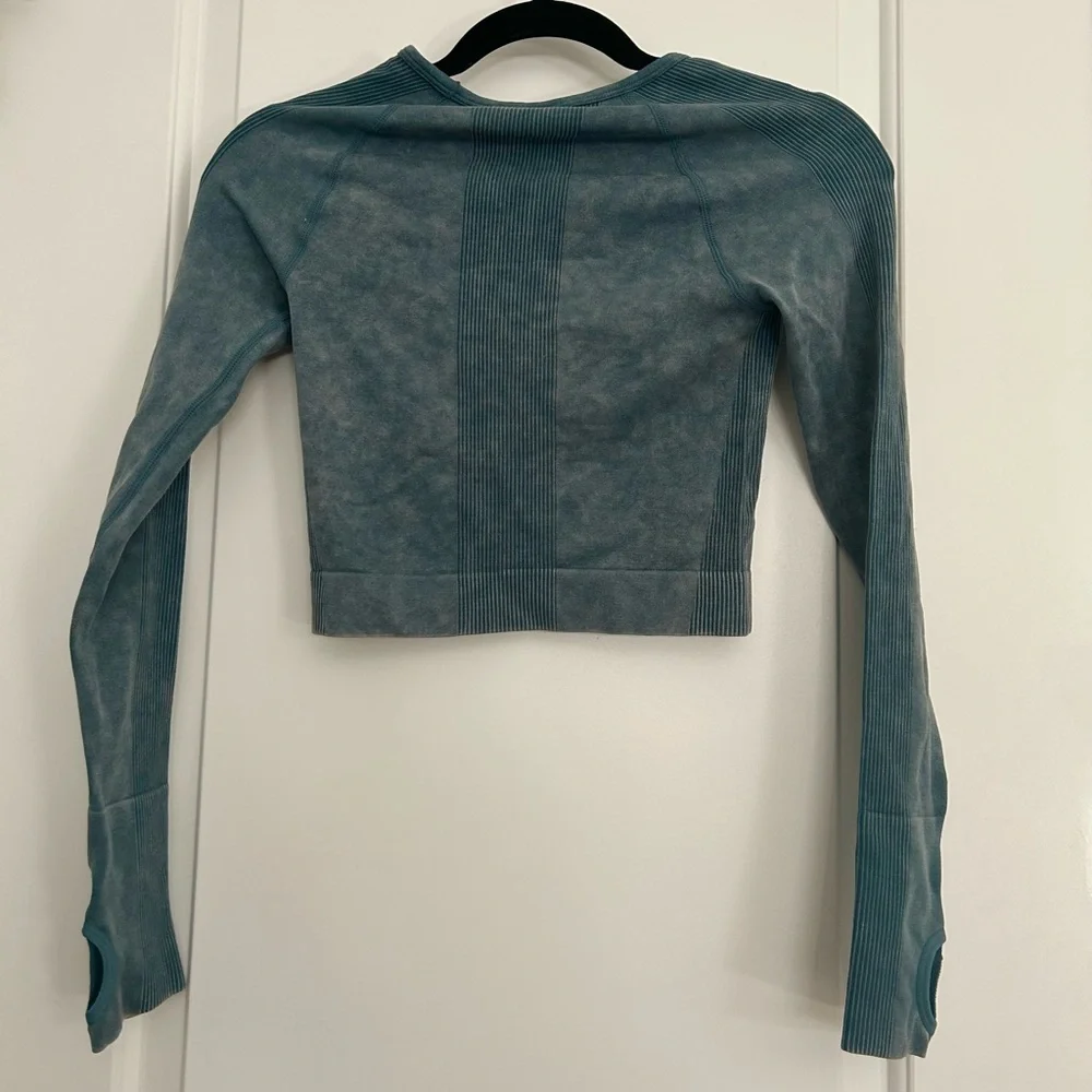 Victoria’s Secret Seamless Cropped Workout Active Long Sleeve Top - Picture 4 of 4